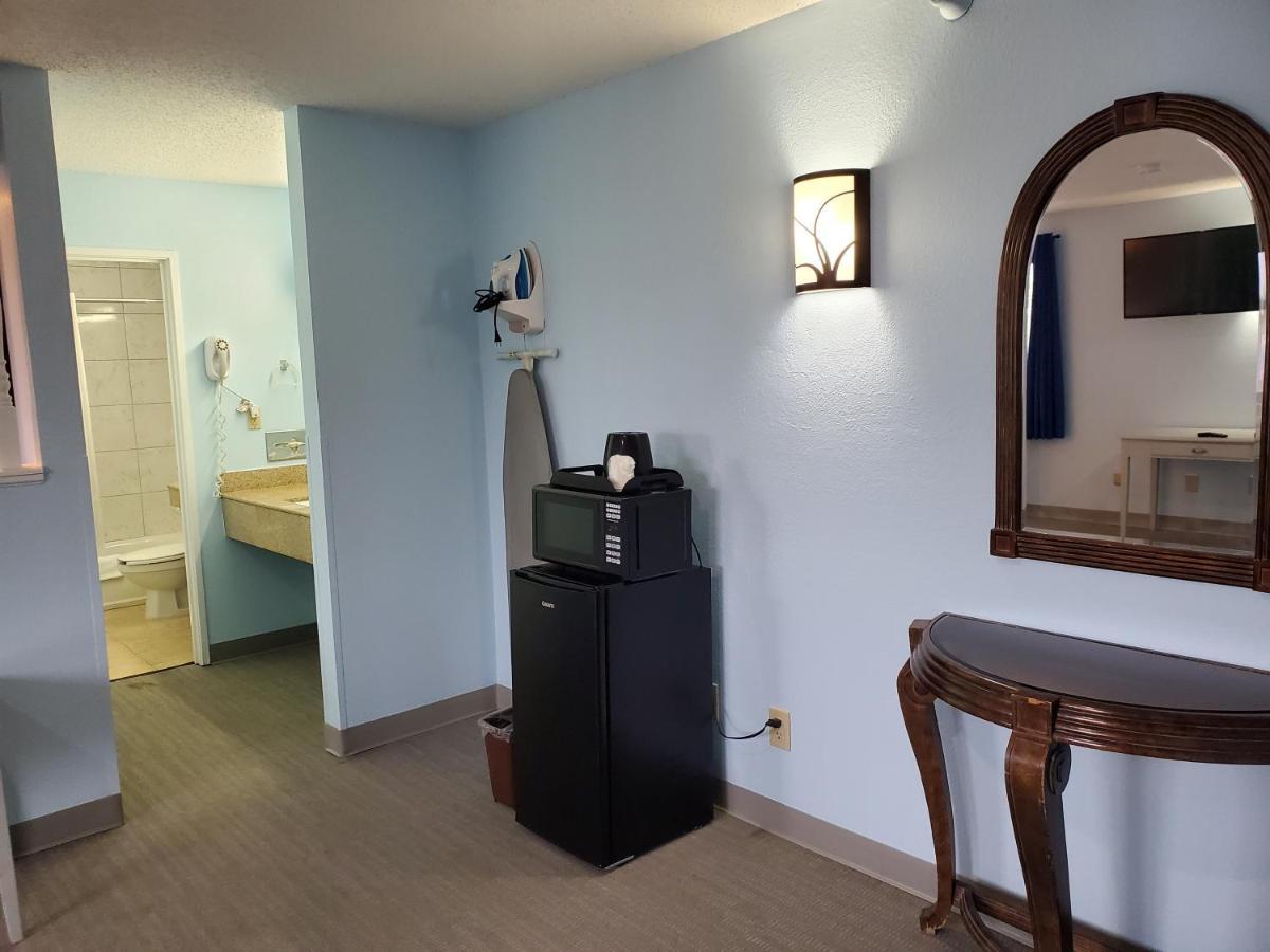 Coastal Inn & Suites Wilmington Eksteriør bilde