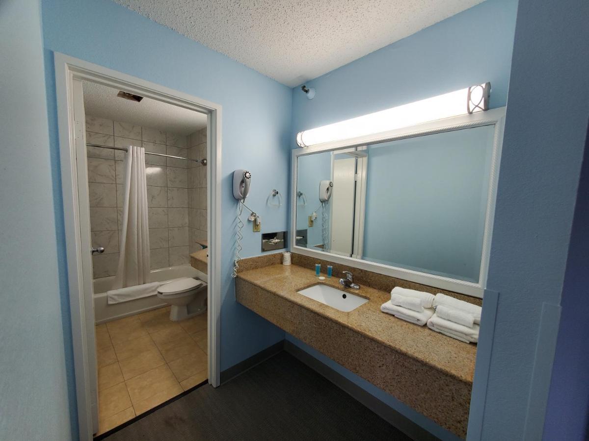 Coastal Inn & Suites Wilmington Eksteriør bilde