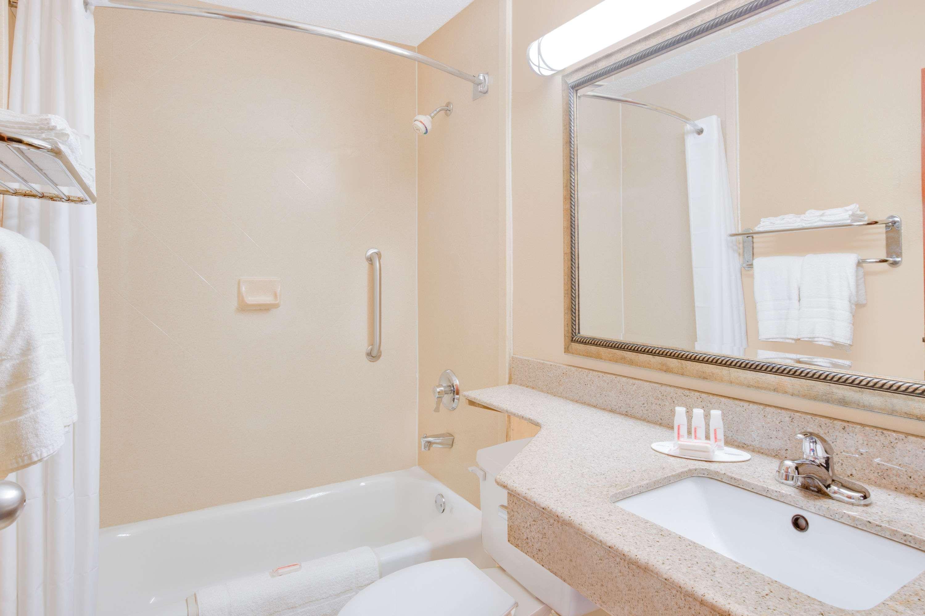 Coastal Inn & Suites Wilmington Eksteriør bilde